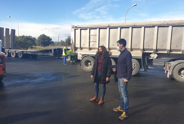 L'Ajuntament de Vinaròs millora l'asfalt de la plaça Salines A