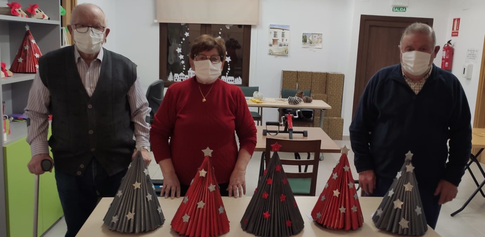La Unitat de Respir de Palanques engalana el poble amb motius nadalencs