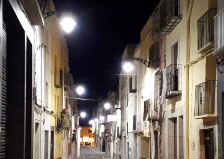 L'Ajuntament de Càlig finalitza el canvi de lluminàries de Joan Carles I, Constitució i La Raval