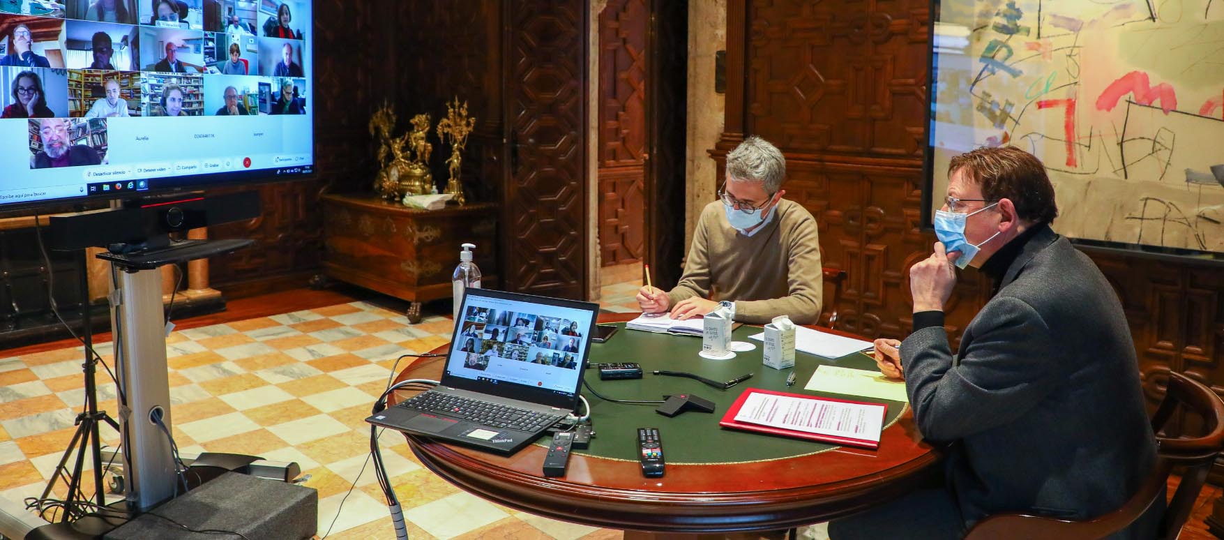 Puig manté una reunió amb persones expertes per a abordar l'evolució de la pandèmia en la Comunitat