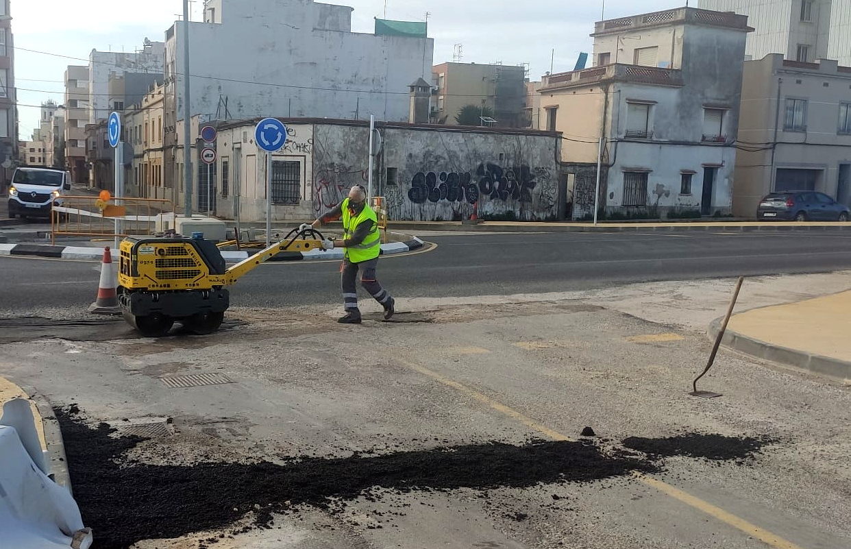 La Brigada d’Obres i Serveis repara desperfectes en carrers i camins de Benicarló