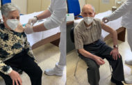 Raimundo i Ángeles, de 101 i 98 anys, dels primers a rebre la vacuna contra la Covid-19 en el Centre de Salut de Sant Mateu
