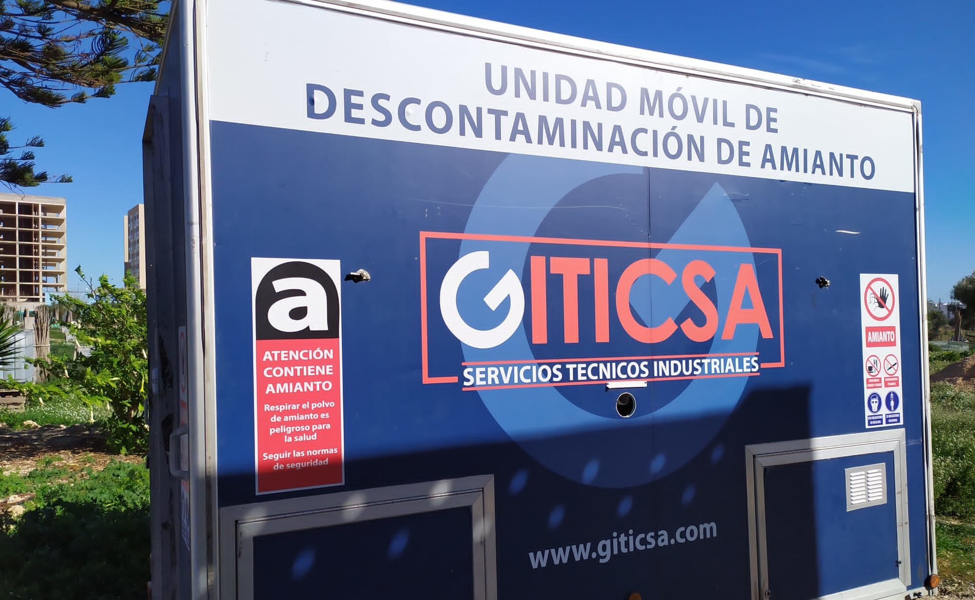 L'Ajuntament de Vinaròs recull els abocaments il·legals de fibrociment