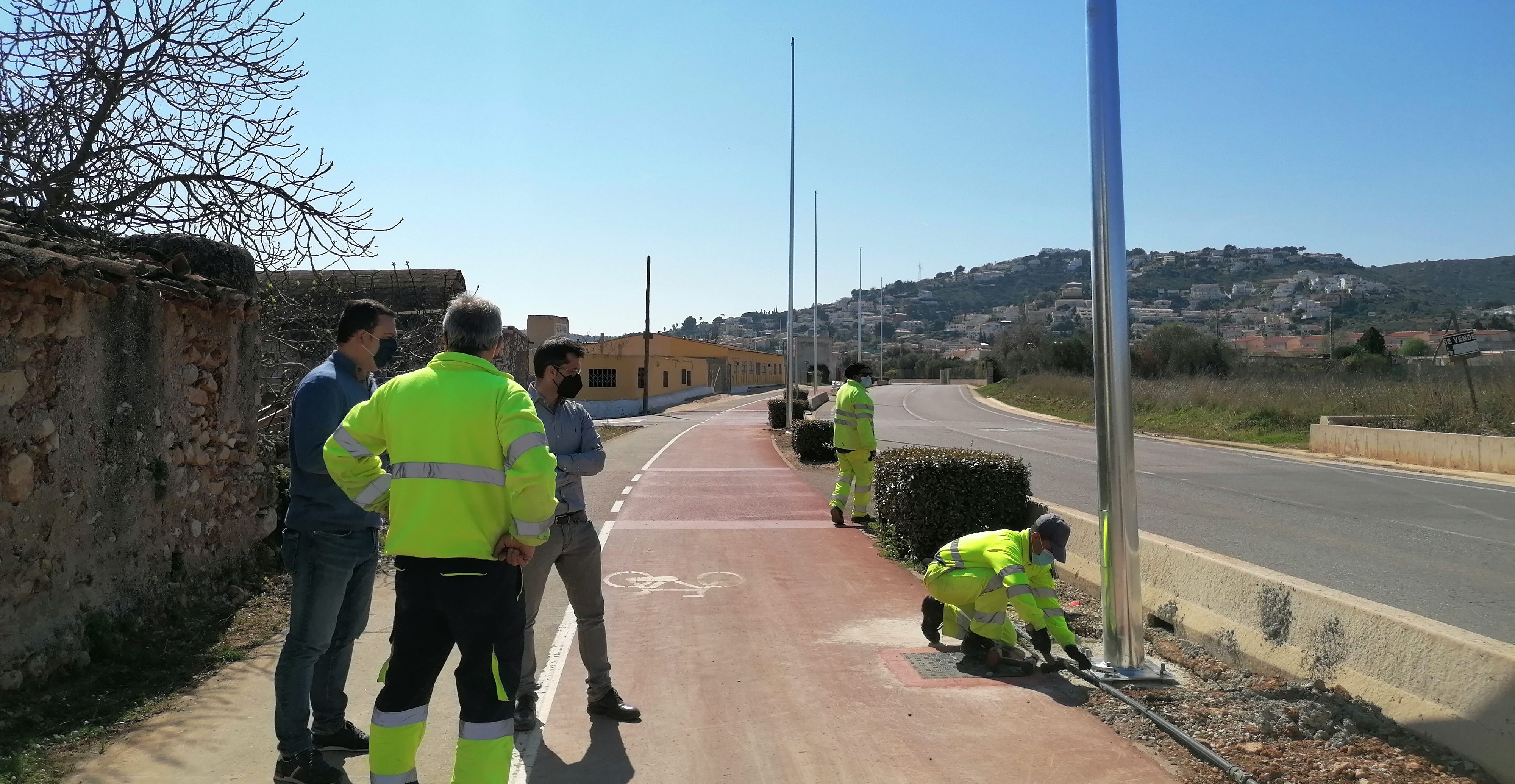 Avance la instal·lació d'enllumenat públic a la carretera Peníscola- Benicarló
