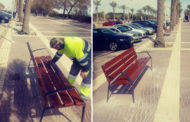 Obres i Serveis renova els bancs del passeig de Fora del Forat de Vinaròs