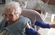 Estefania López de 105 anys de Vinaròs rep la segona dosi de la vacuna contra la Covid-19