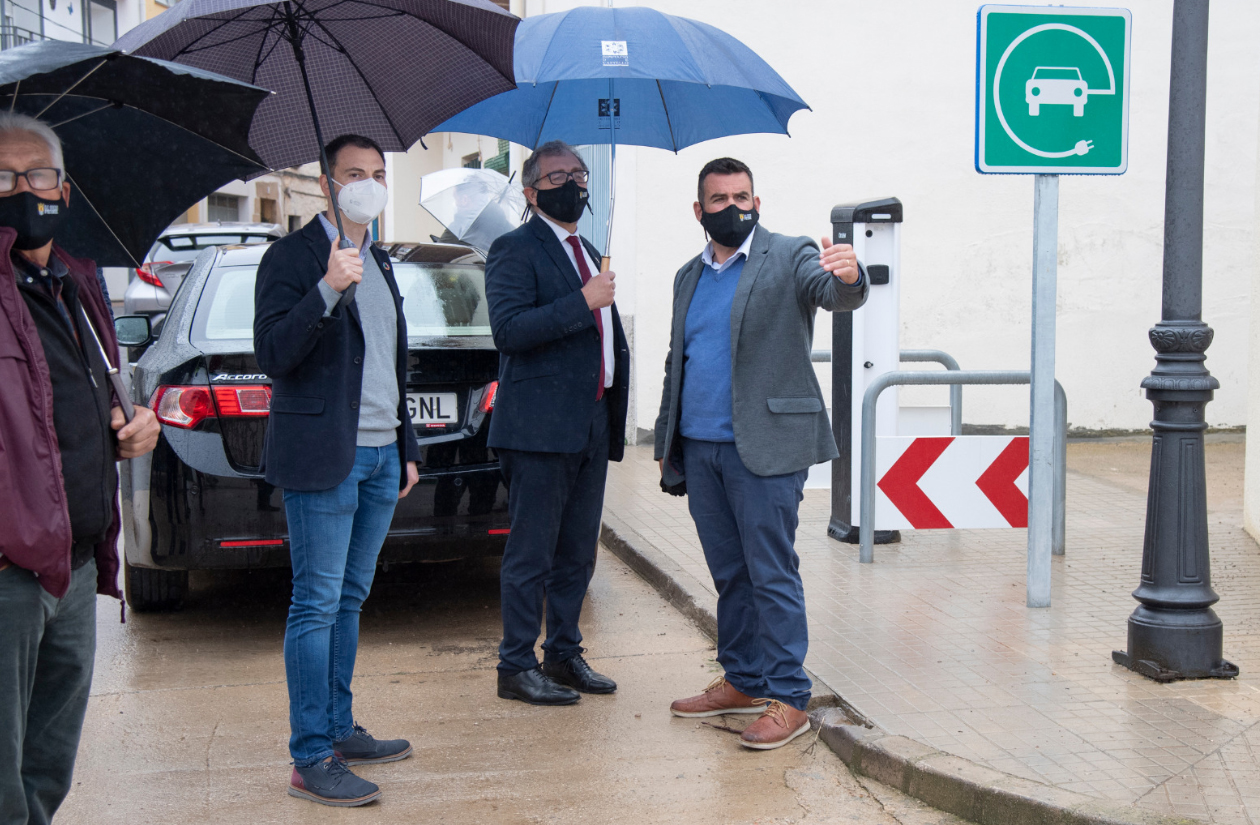 La Torre d'En Besora es converteix en el primer de l'Alt Maestrat amb punt de recàrrega per a vehicles elèctrics
