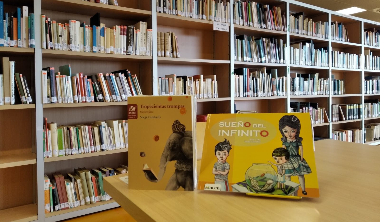 Peníscola promou la lectura d'autors locals entre els més menuts amb motiu del Dia del Llibre