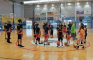 Peníscola rep la visita de Toni Rodríguez, el Rodamon del bàsquet