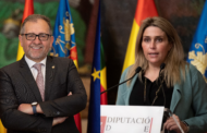 El president José Martí felicita a Marta Barrachina, a la qual ofereix consens i col·laboració