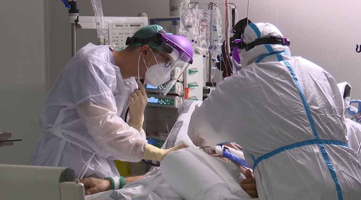 Les hospitalitzacions per coronavirus es desplomen un 94% en UCI i un 96,5% en planta