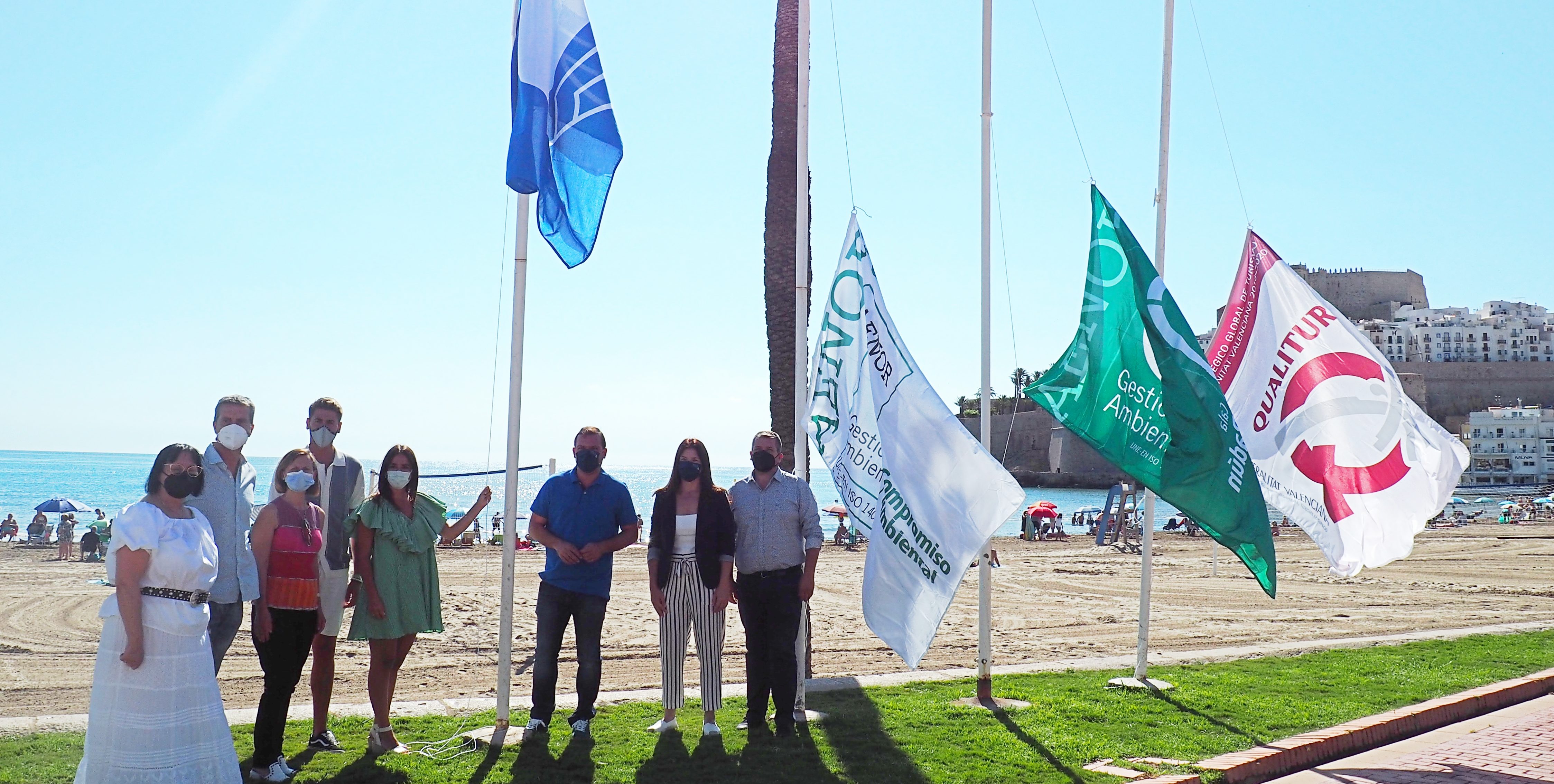 Peníscola ja llueix les banderes de qualitat a la platja Nord
