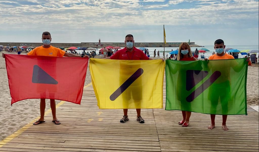 Banderes adaptades a les persones daltòniques per a les platges de Benicarló