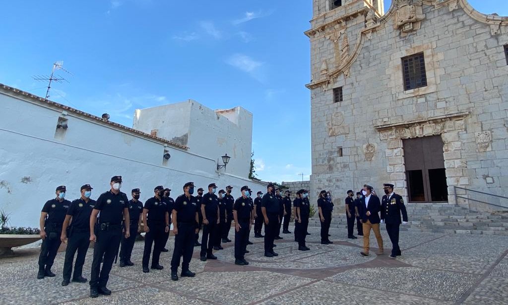 La Policia Local de Peníscola celebra la festivitat del patró amb un homenatge als bombers