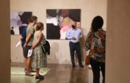 Iñaki Ruiz satisfet després d'exposar a la capella del Museu de Benicarló