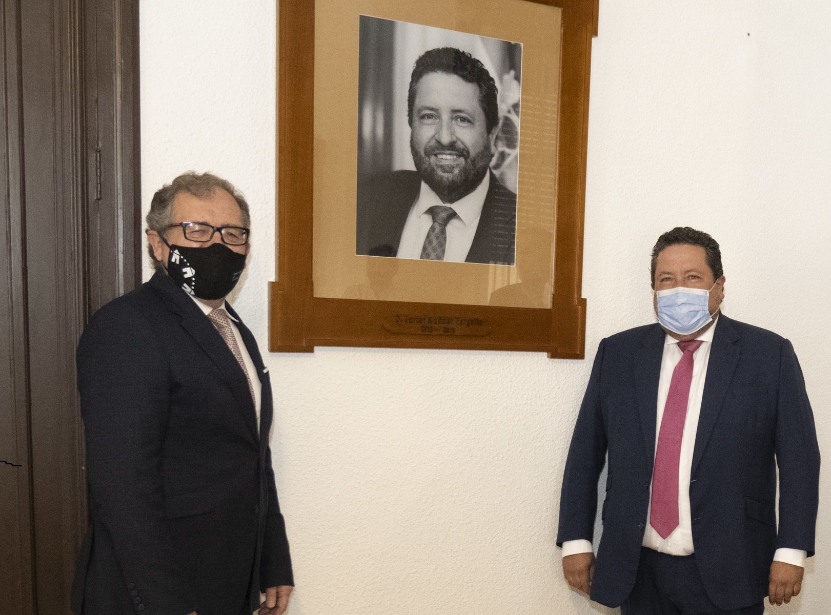 La Diputació penja la foto de l'expresident Javier Moliner en la Sala de Comissions del Palau Provincial