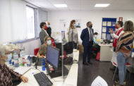 Martí signa amb Creu Roja el conveni dels tallers sobre violència de gènere en el Centre Penitenciari d'Albocàsser