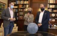 Carmela Tello dona forma al trofeu ‘Som Ceràmica’ de la Diputació amb la peça ‘Alcanzar la Luna’