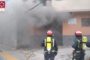 Els bombers actuen en l'incendi parcial d'un vehicle accidentat a Alcalà de Xivert