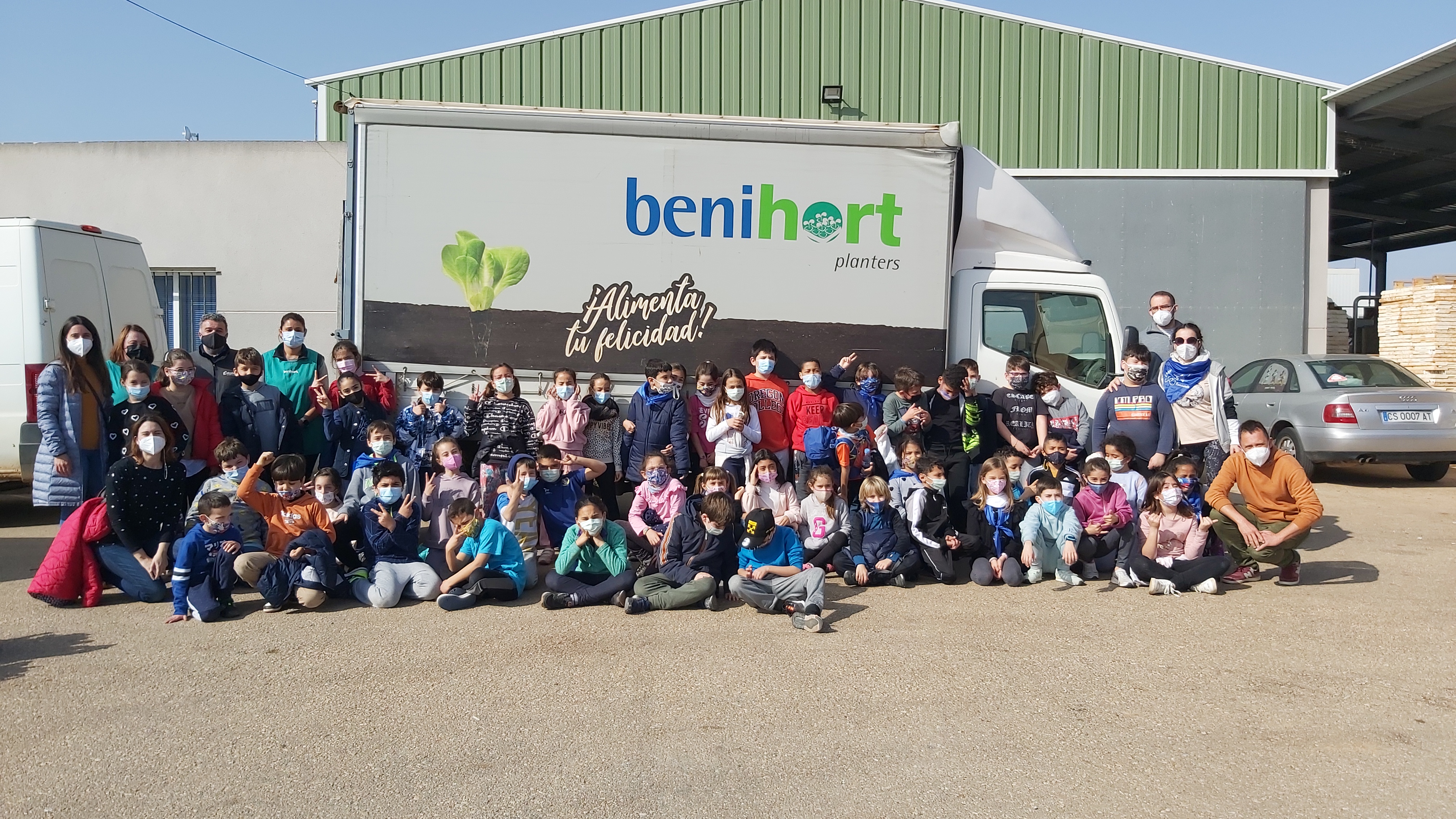 51 alumnes del CEIP Eduardo Martínez Ródenas de Benicarló el planter de Benihort
