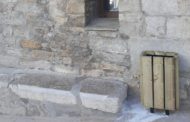 Xert continua millorant el poble vell amb la instal·lació de noves papereres