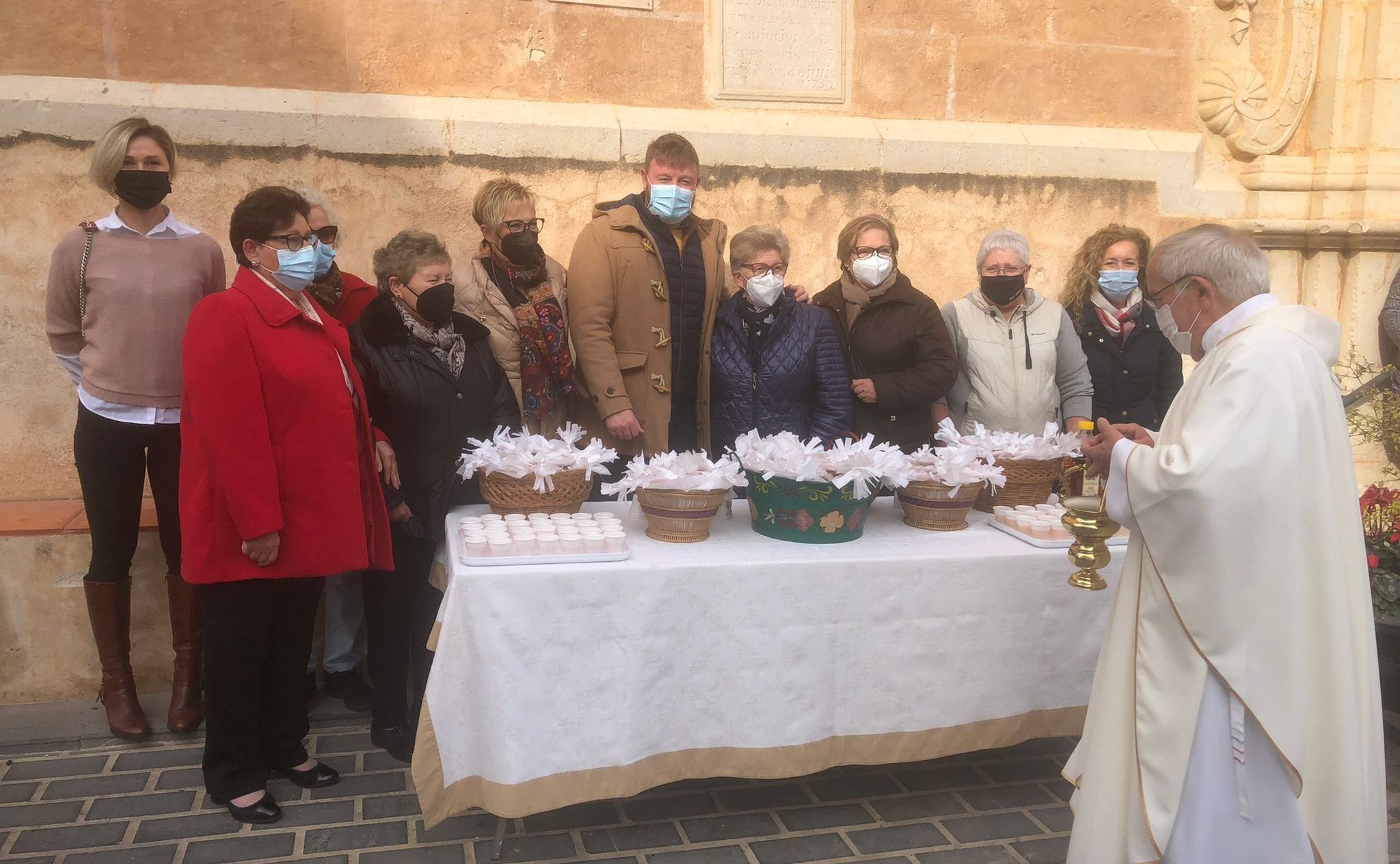 Sant Jordi culmina les festes de Sant Antoni amb la tradicional foguera i benedicció d'animals