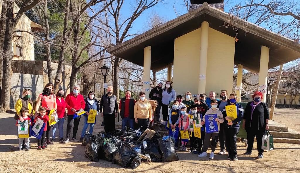 Èxit de participació en la jornada de neteja del Paratge del Socors de Càlig