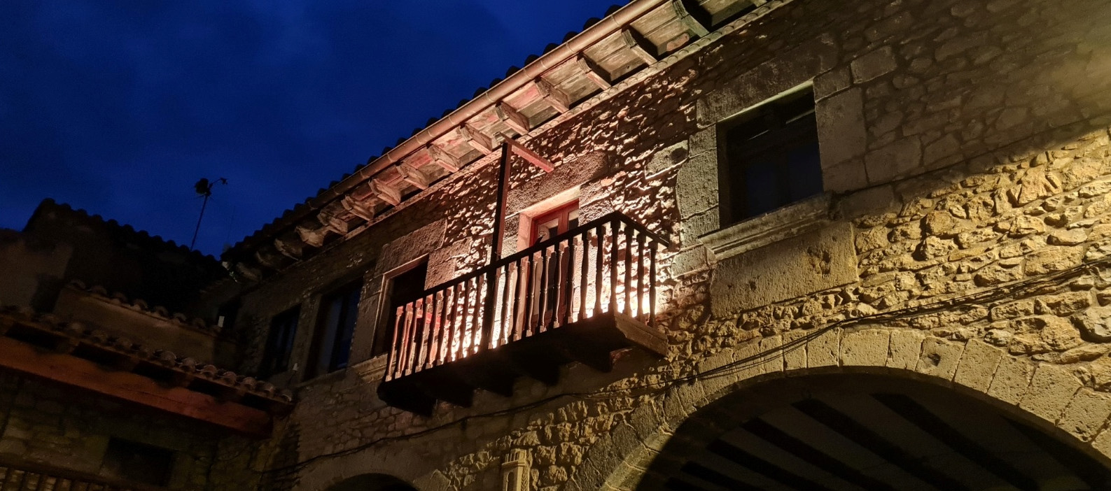 Portell s'il·lumina per a conscienciar sobre l'Endometriosi
