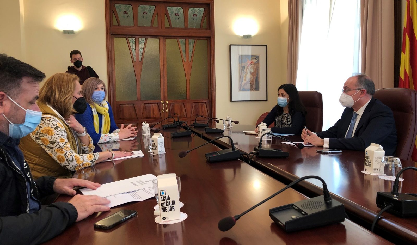 Calabuig es reuneix amb les associacions ciutadanes ucraïneses a la província