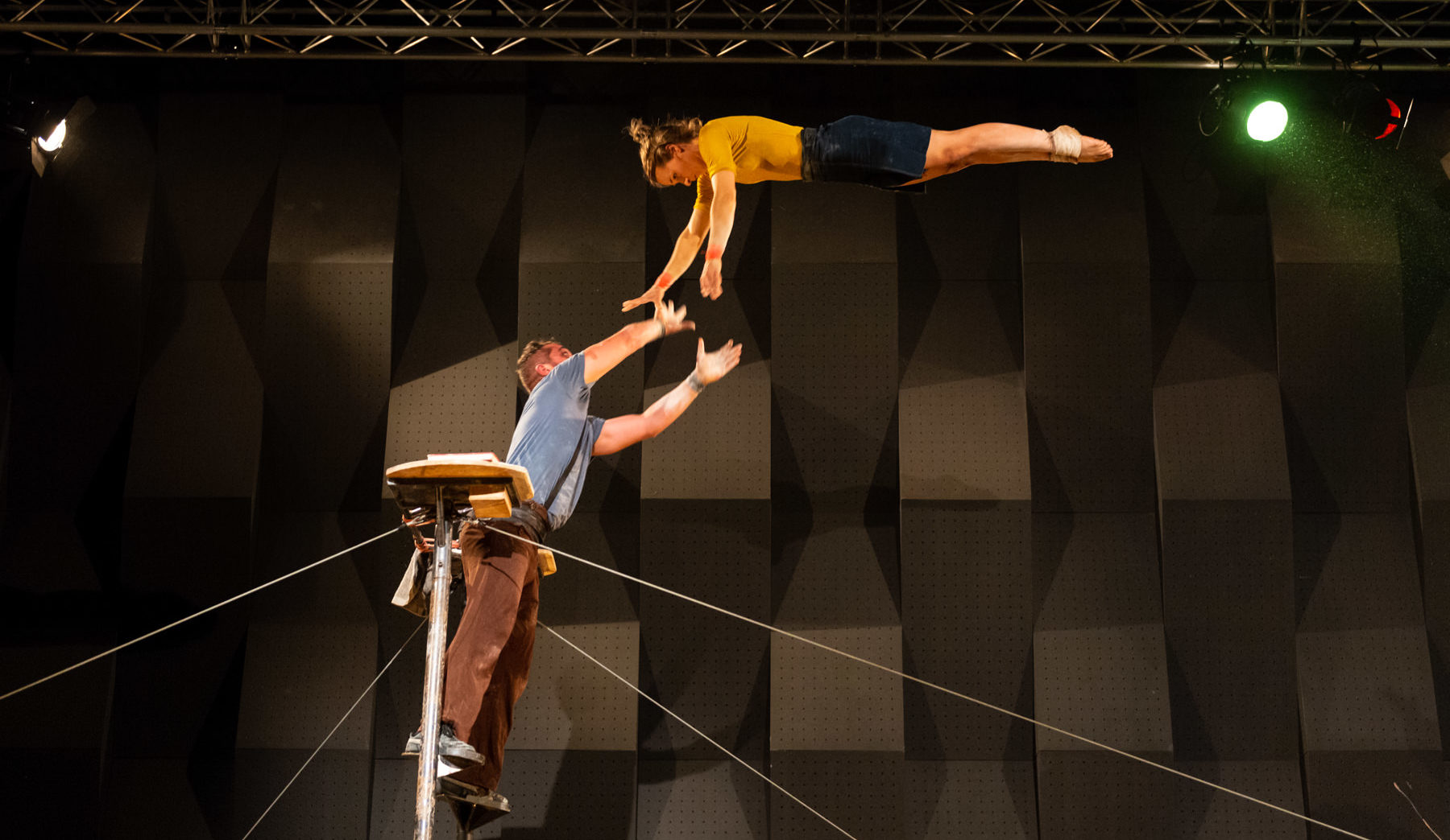 El món del circ arriba al Teatre Orfeó Montsià d'Ulldecona amb l'espectacle 'Ex-libris'
