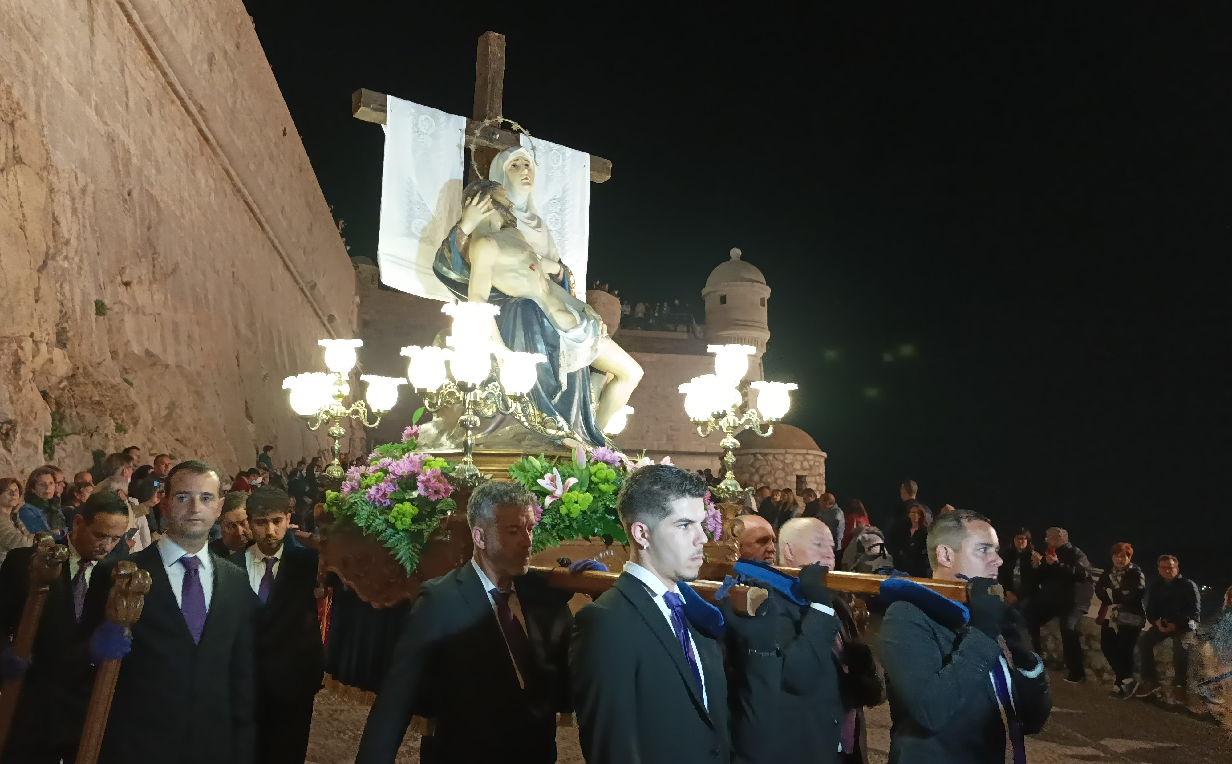 La Processó del Divendres Sant recorre de nou la ciutat emmurallada de Peníscola