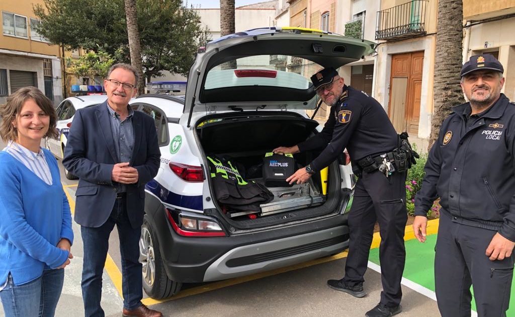 Alcalà-Alcossebre dota amb desfibril·ladors els vehicles policials