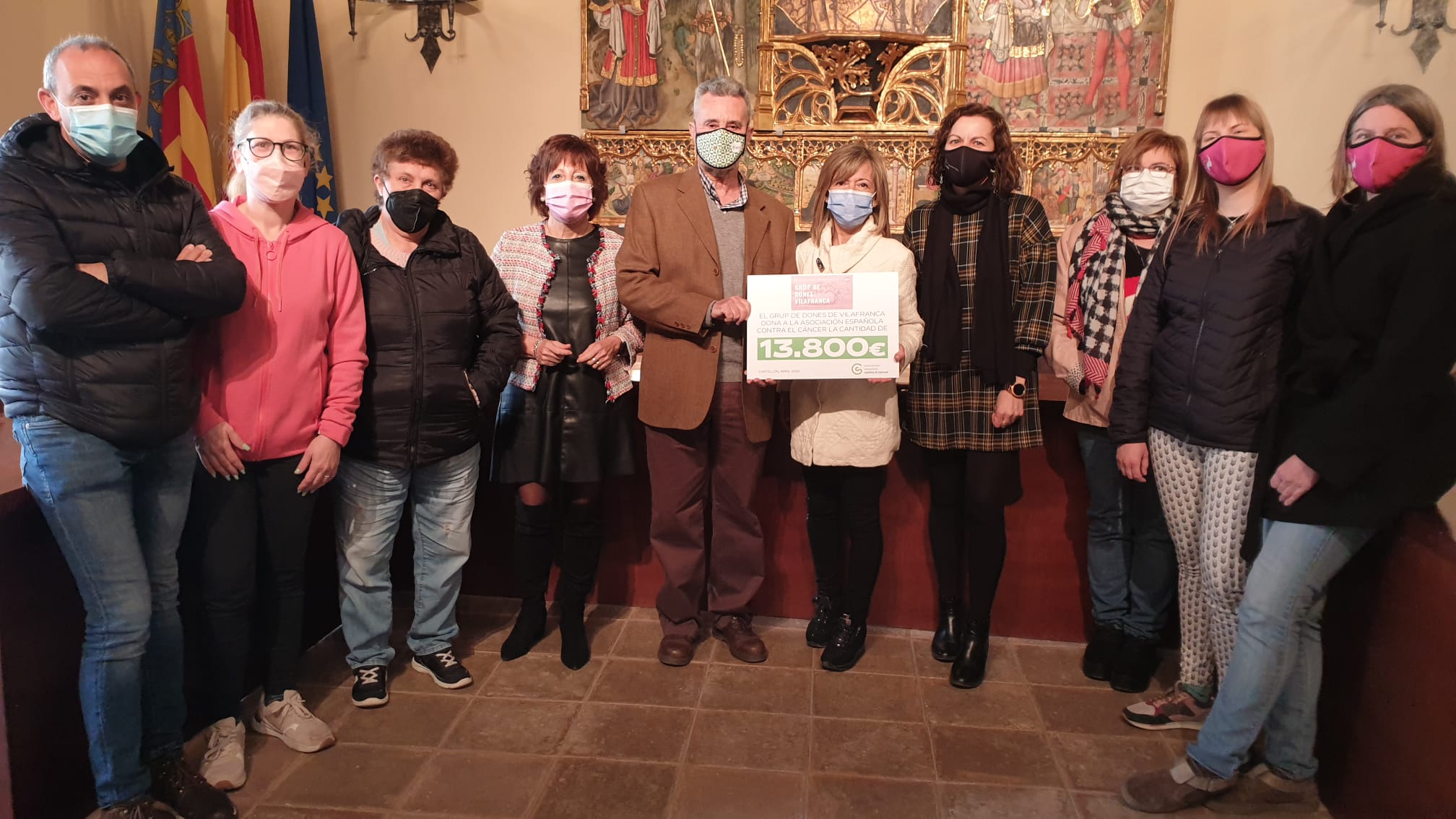 El Grup de Dones de Vilafranca dona 13.800 euros a la investigació del Càncer