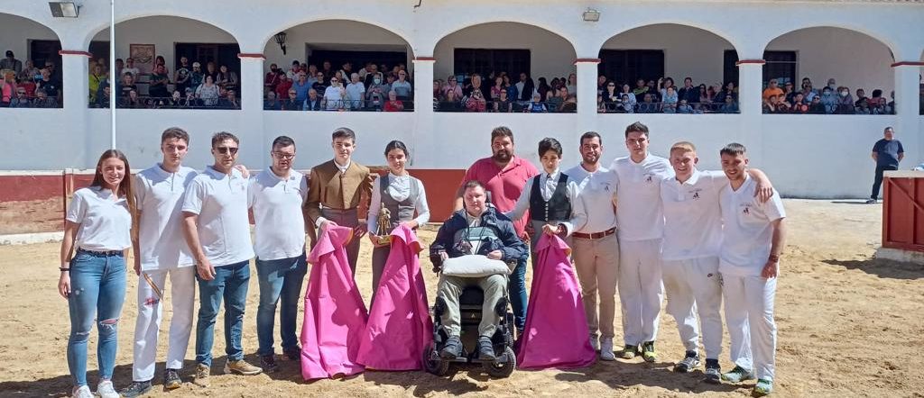 La Festa de Pasqua de la «Pan y Toros» de Vinaròs reuneix a més de 600 persones