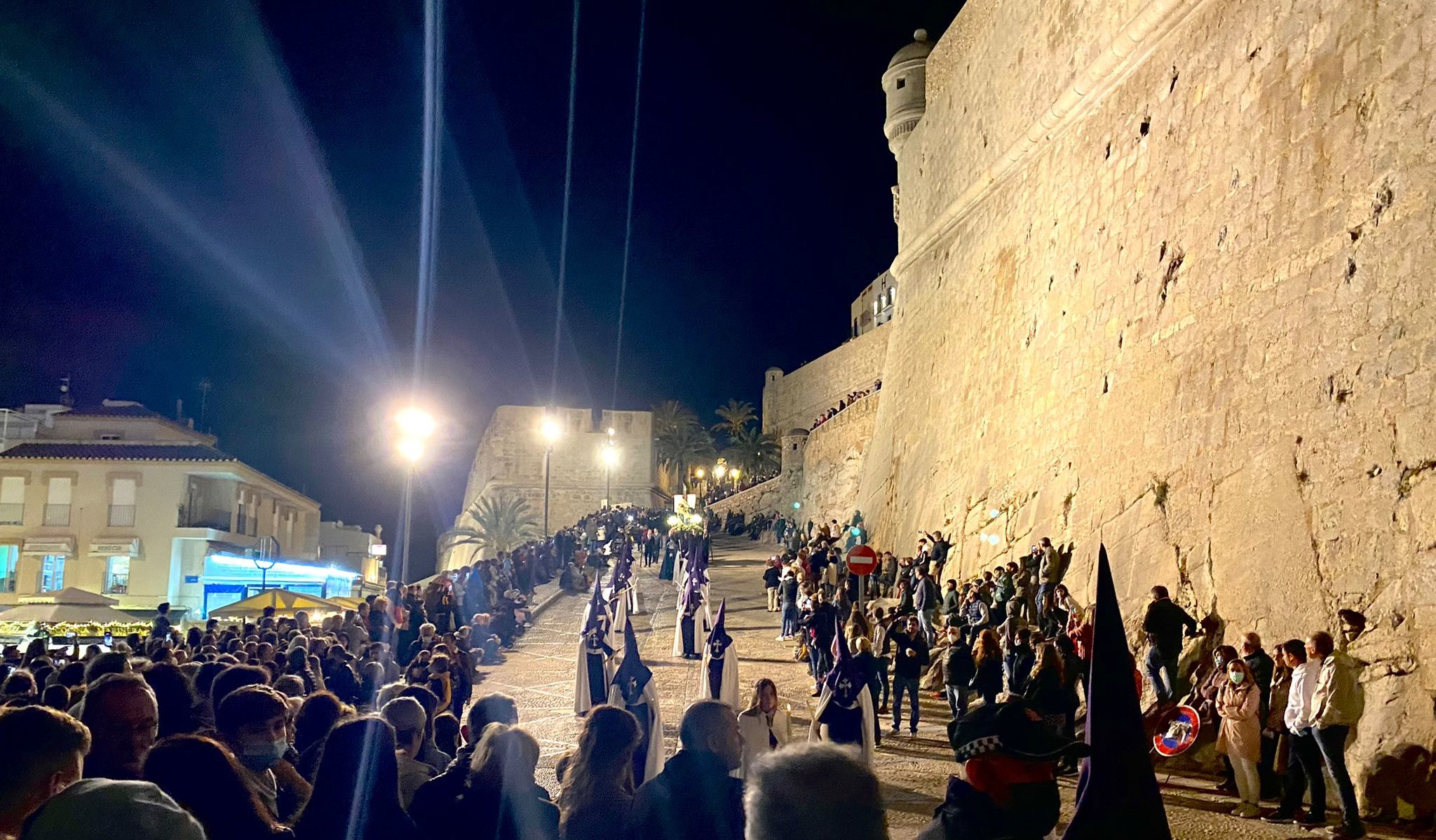 Peníscola recupera la tradicional Processó del Dijous Sant pels carrers empedrats de la ciutadella