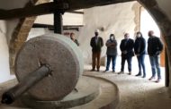 Such visita el patrimoni rehabilitat en els municipis de Les Coves de Vinromà i Benlloch