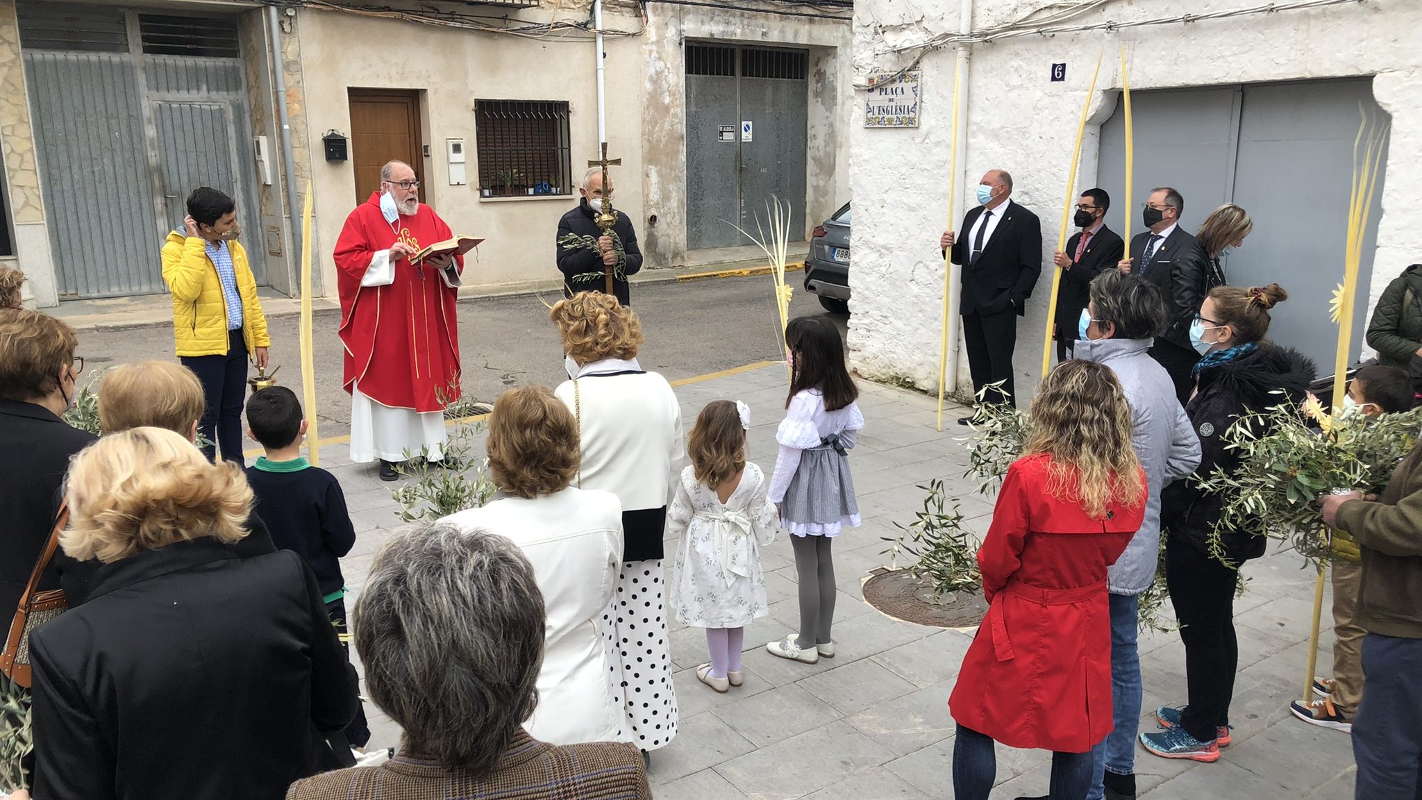 La benedicció de les Palmes marca l'inici de la Setmana Santa a Santa Magdalena