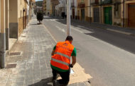 Les Coves de Vinromà aplica un tractament protector als fanals per a allargar la seua vida útil