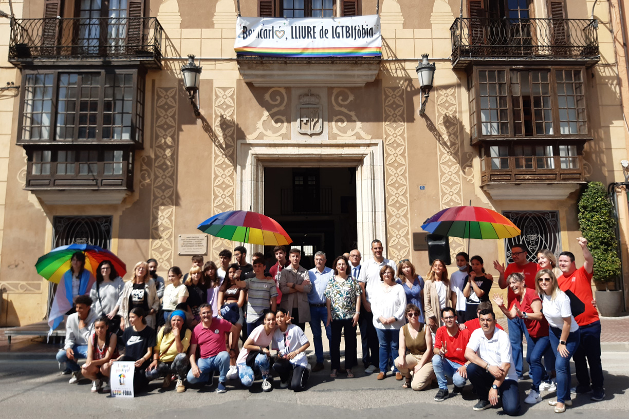 Benicarló reivindica la diversitat sexual en el Dia Contra la LGTBI fòbia
