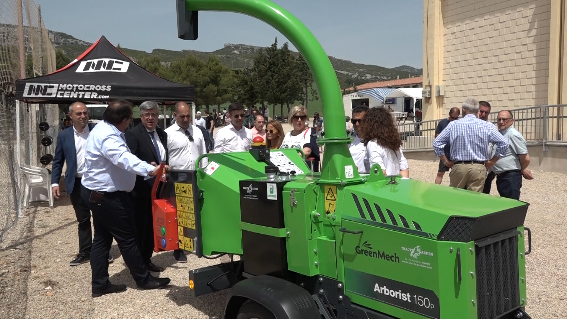 Rossell aprofita la Fira de Sant Josep per a presentar la nova desbrossadora per a les restes de poda