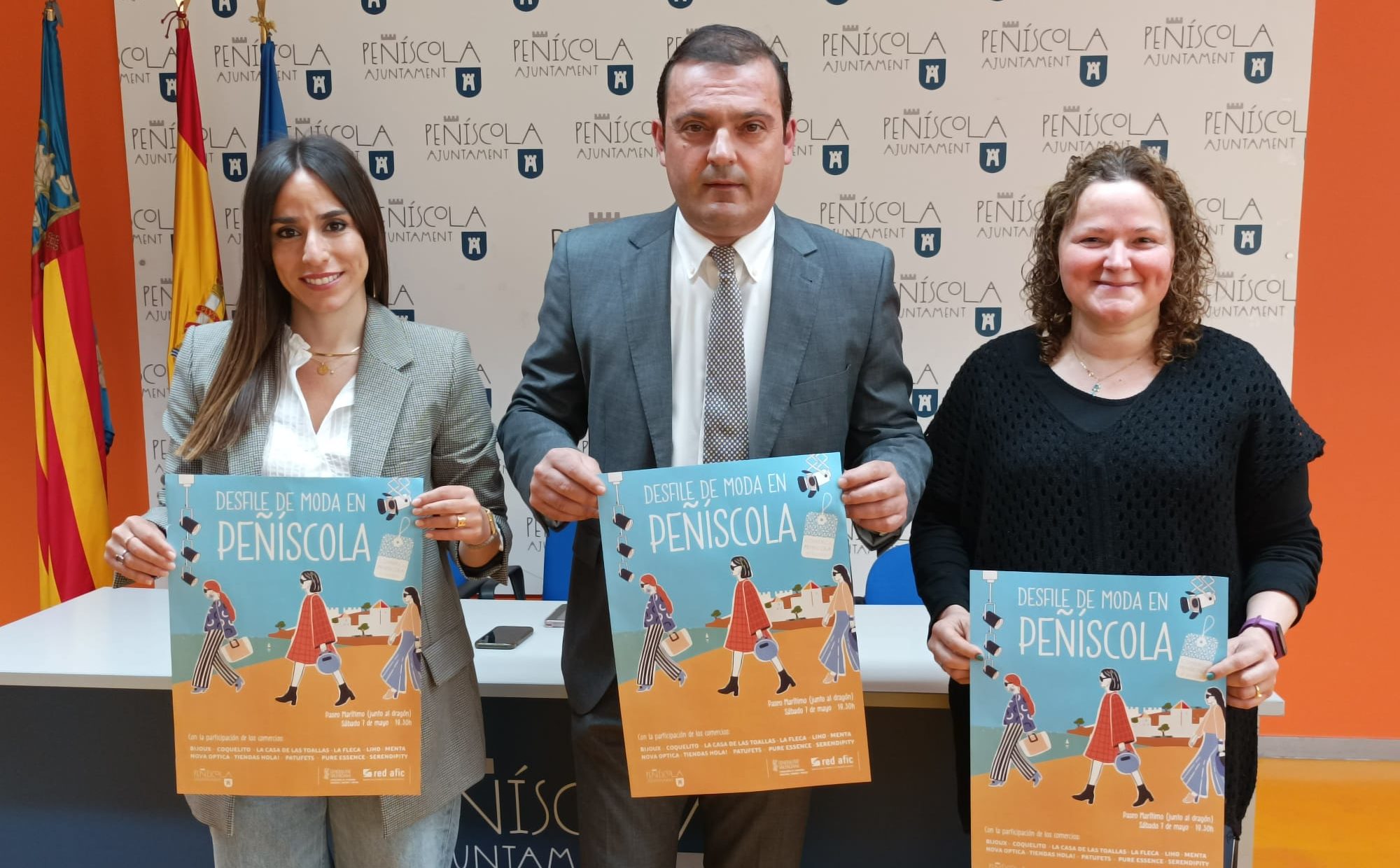 Peníscola promociona el comerç de proximitat amb una desfilada