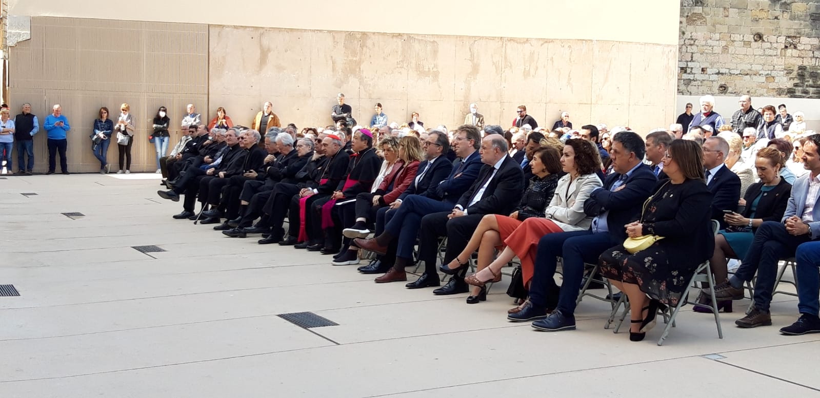 Tortosa inaugura la renovada façana de la Catedral