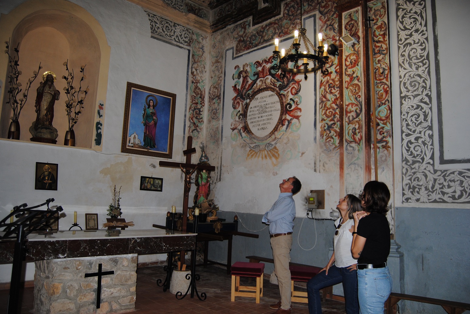 Alcalà-Alcossebre estudiarà com posar en valor els grafitis de l'interior de l'ermita de Santa Llúcia