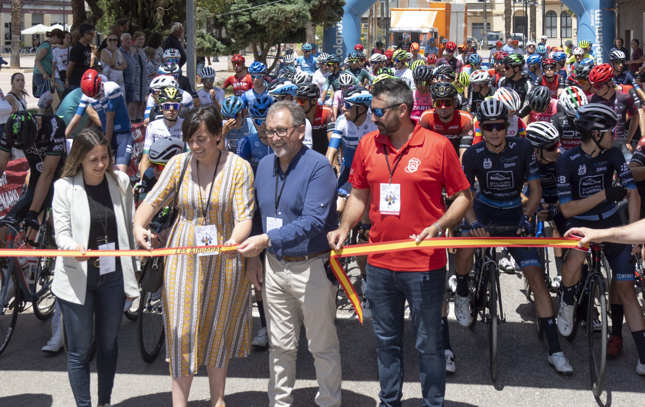 Martí i Baños donen el tret d'eixida de la trenta-novena edició de la Volta a Castelló