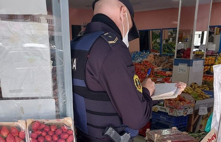 La Policia deté a 32 persones i investiga a altres 49 per robar 518 tones de fruita i verdura als camps