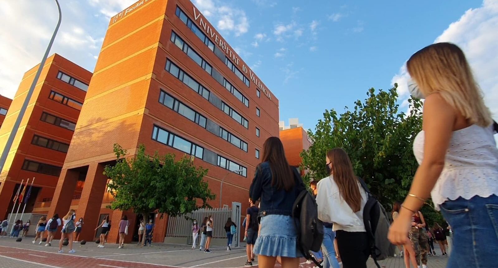 L’Ivace convoca 70 beques d'especialització amb formació pràctica en l'exterior