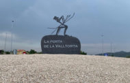 Una escultura en la nova rotonda a les Coves dona la benvinguda al «Territori Valltorta»