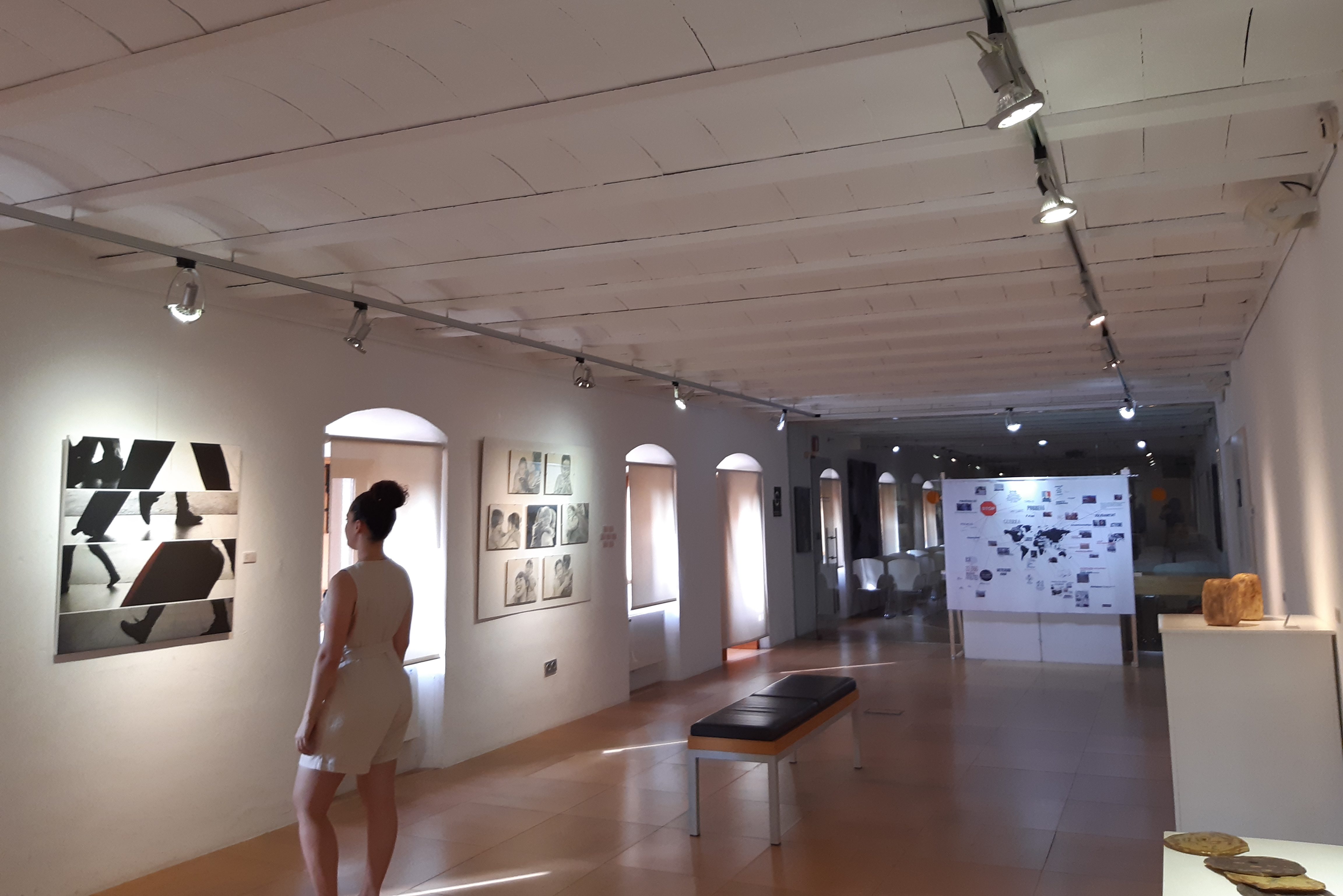 El Museu de Benicarló exposa la mirada de set artistes sobre el drama dels refugiats