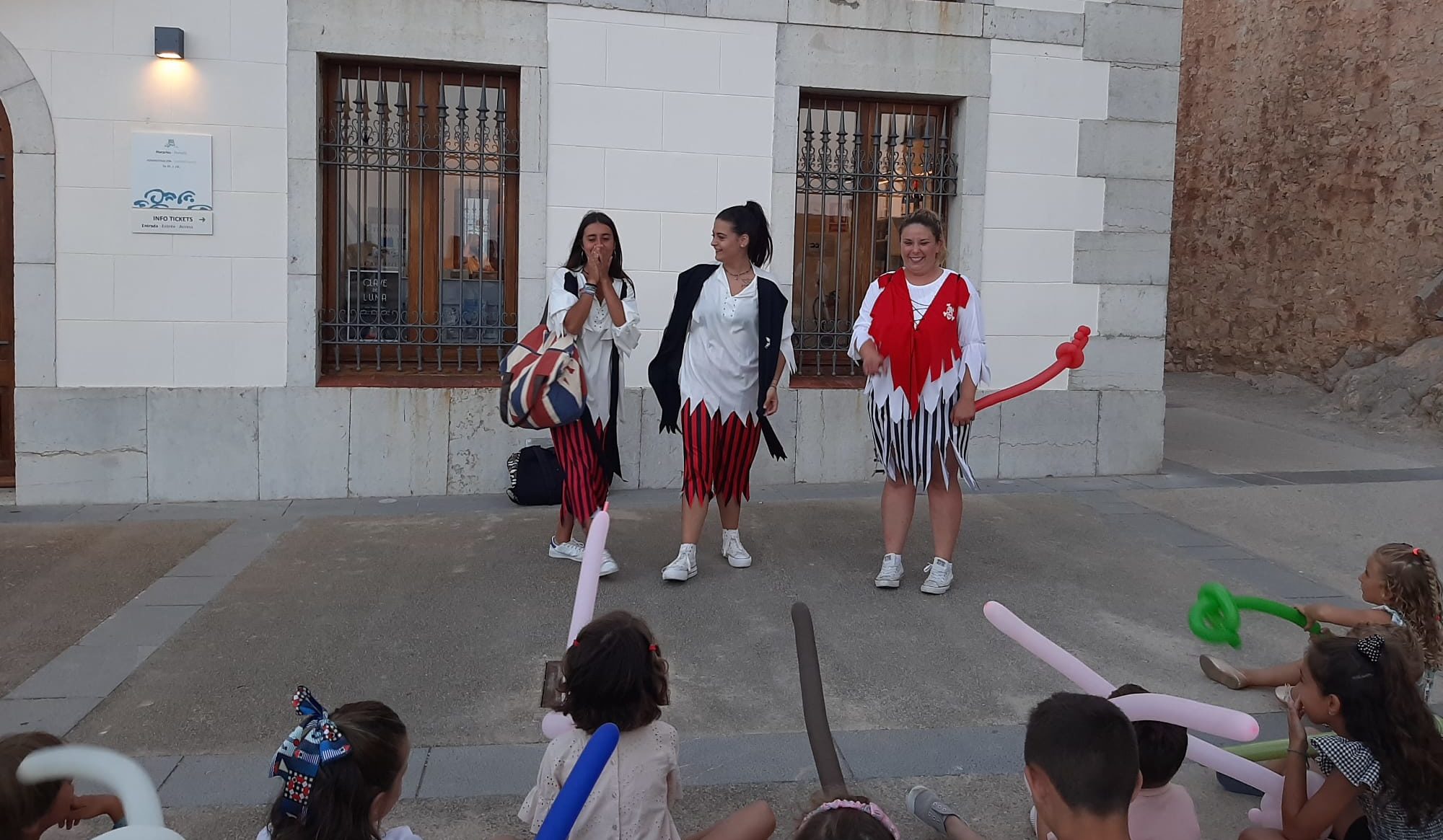 Més de 15.000 persones han participat en les activitats gratuïtes de Peníscola en l'equador de l'estiu