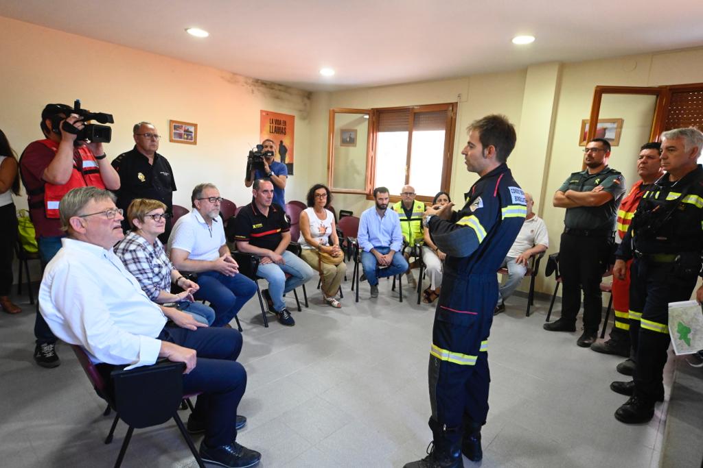 Martí acompanya a Puig en la reunió de coordinació per a conèixer l'evolució de l'incendi de Bejís
